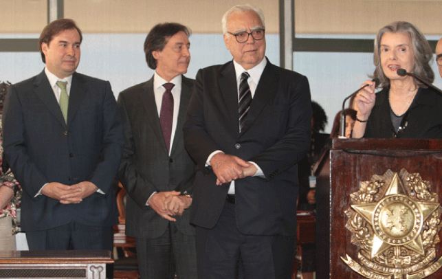 Maia diz que reforma política 'não é ideal' e que ainda sonha com mudança no sistema eleitoral